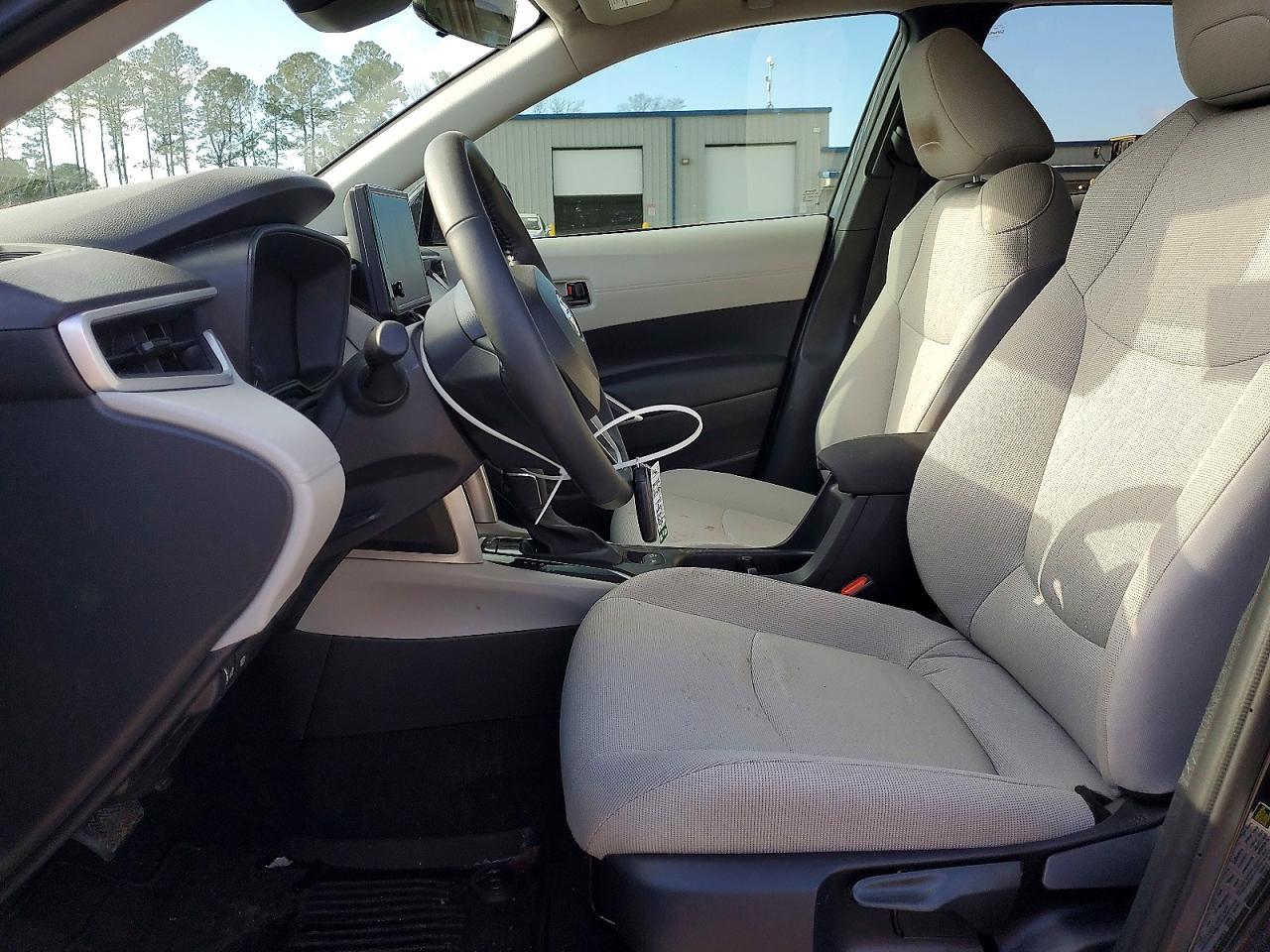2025 TOYOTA COROLLA CROSS LE photo 7