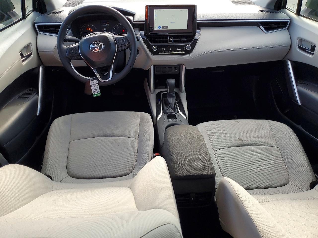2025 TOYOTA COROLLA CROSS LE photo 8