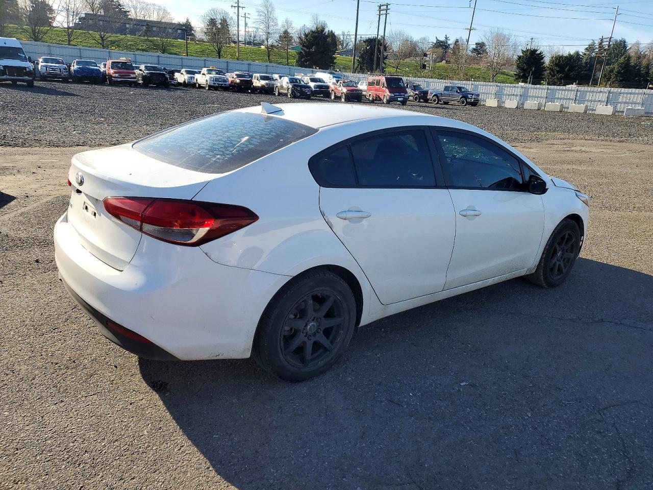 2017 KIA FORTE LX photo 3