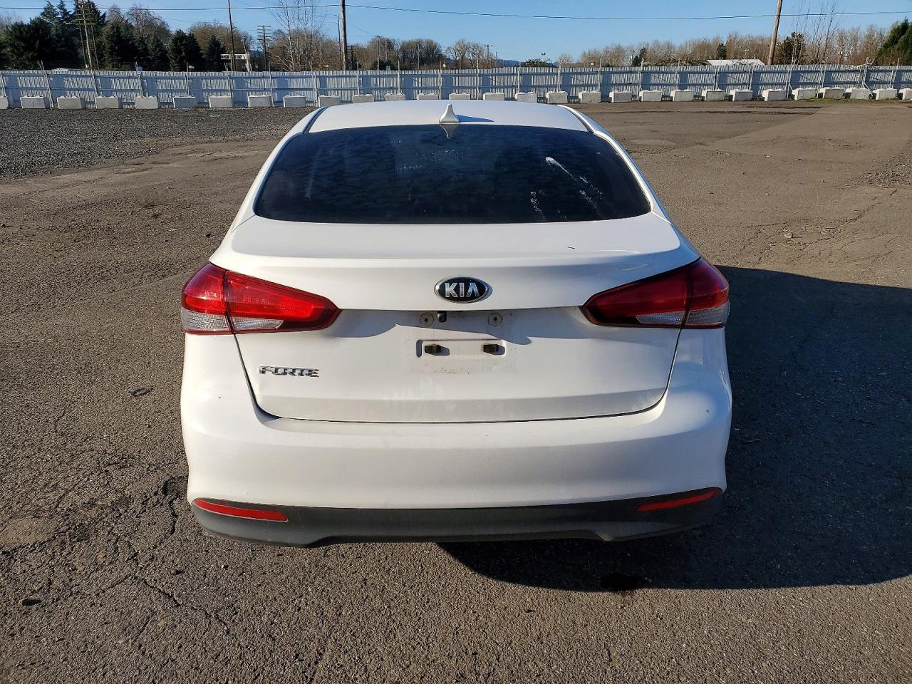 2017 KIA FORTE LX photo 6
