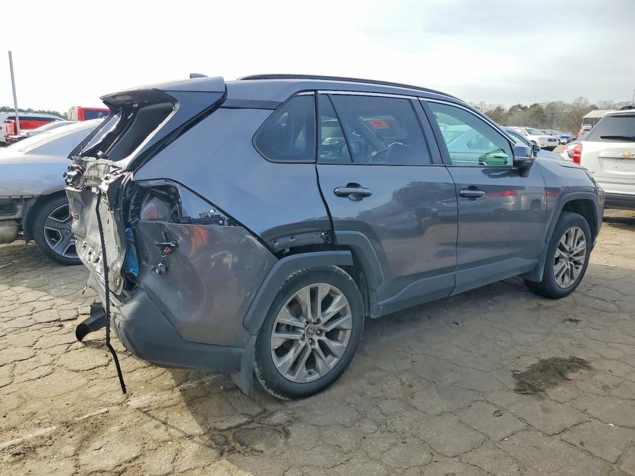 2024 TOYOTA RAV4 XLE PREMIUM photo 3