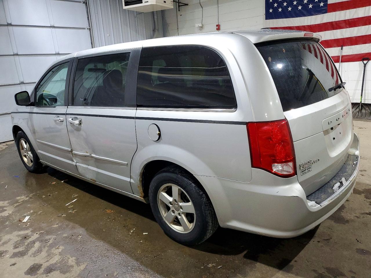 2012 DODGE GRAND CARAVAN CREW photo 2