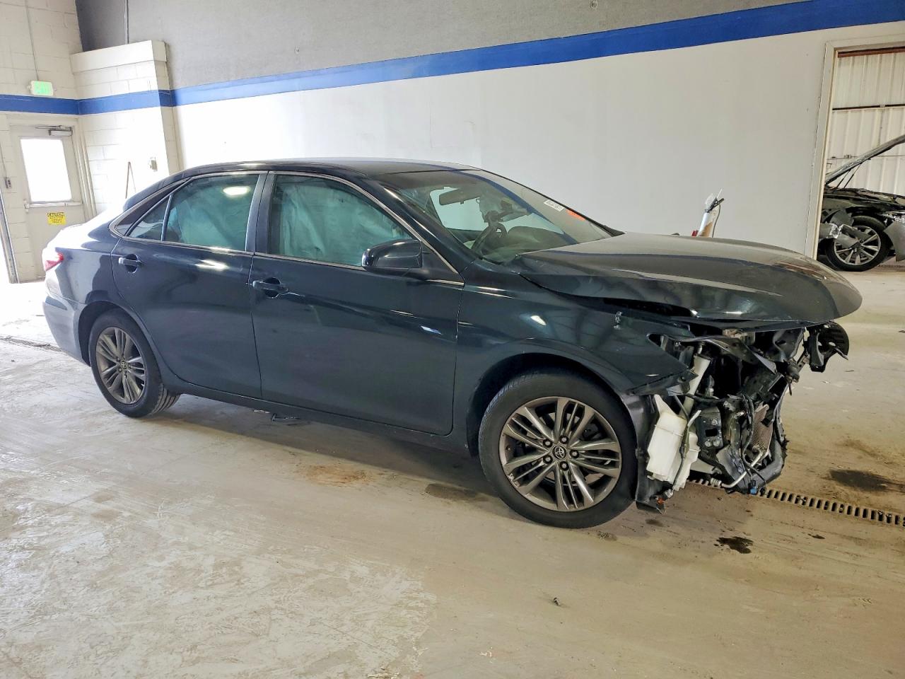 2015 TOYOTA CAMRY LE photo 4