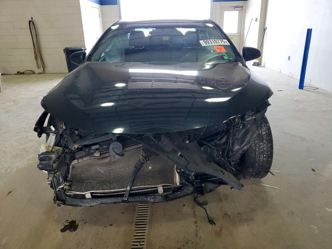 2015 TOYOTA CAMRY LE photo 5