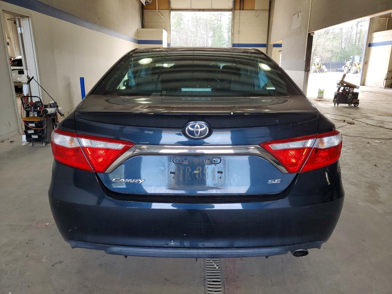 2015 TOYOTA CAMRY LE photo 6