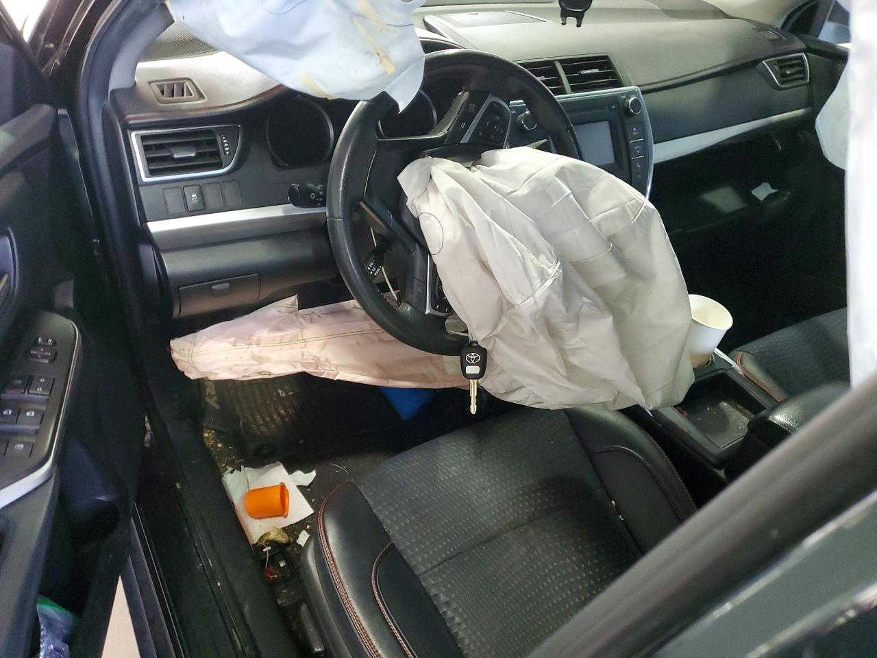 2015 TOYOTA CAMRY LE photo 8