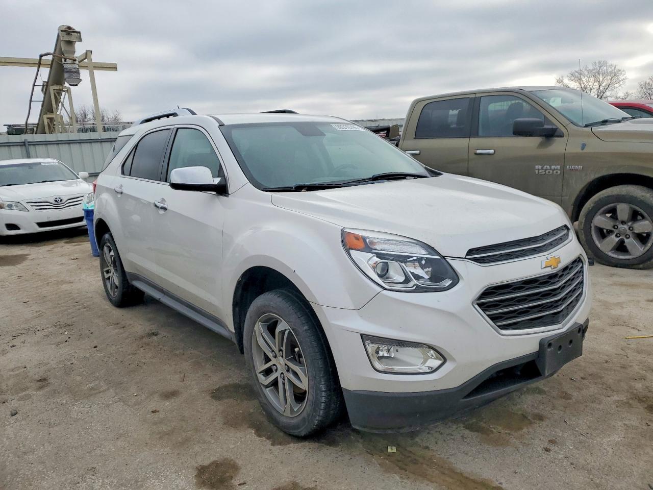2017 CHEVROLET EQUINOX PREMIER photo 4