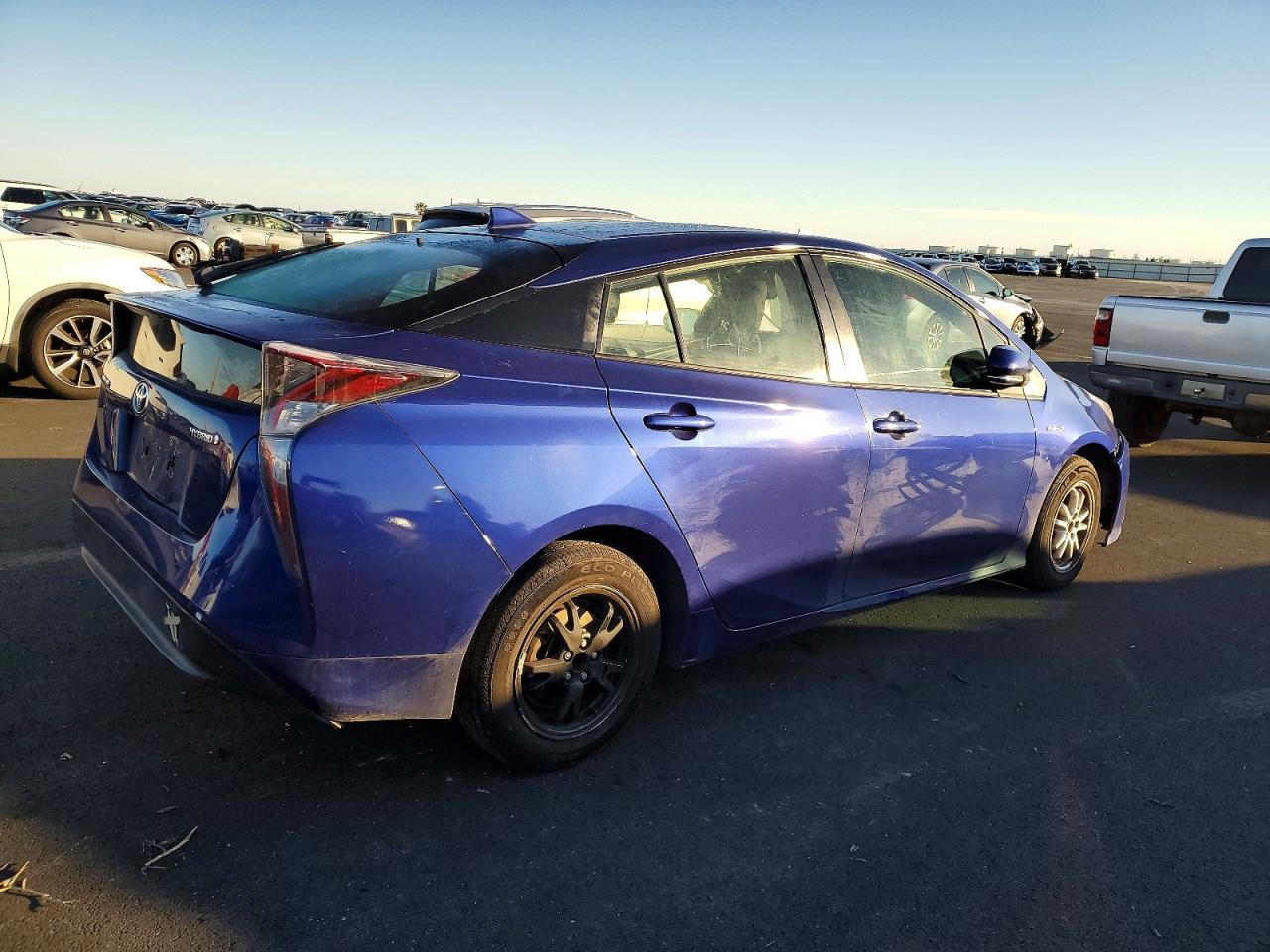 2016 TOYOTA PRIUS photo 3