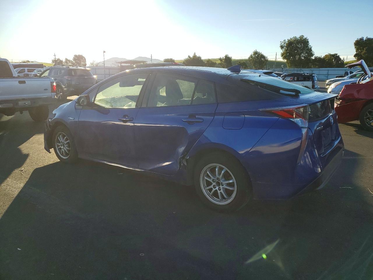 2016 TOYOTA PRIUS photo 2