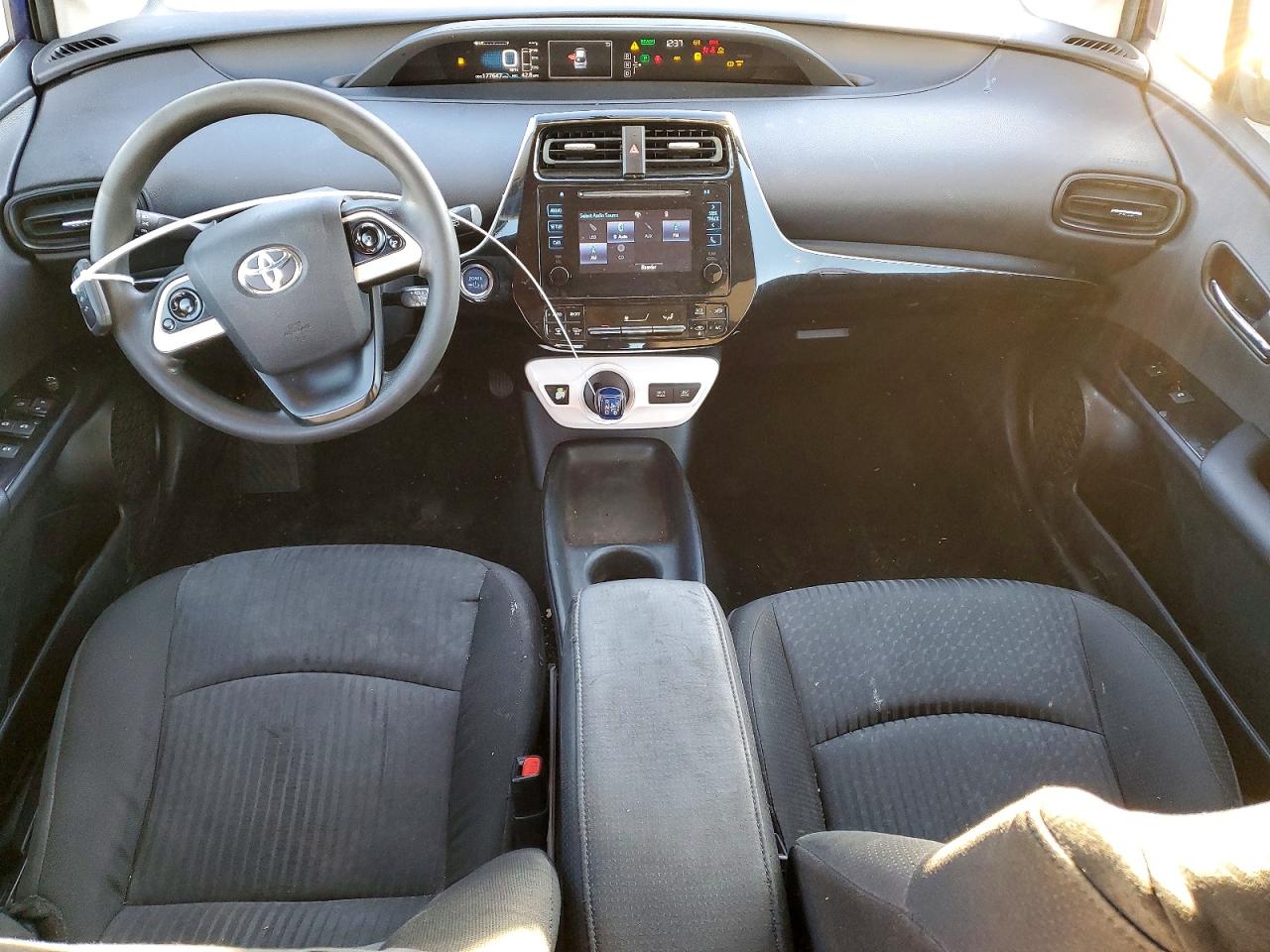 2016 TOYOTA PRIUS photo 8