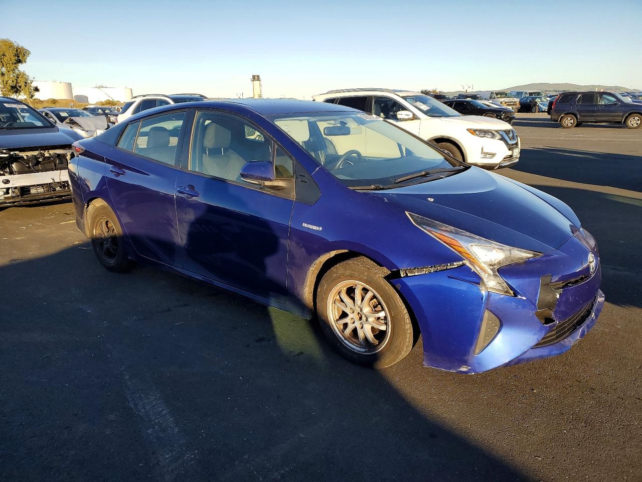 2016 TOYOTA PRIUS photo 4