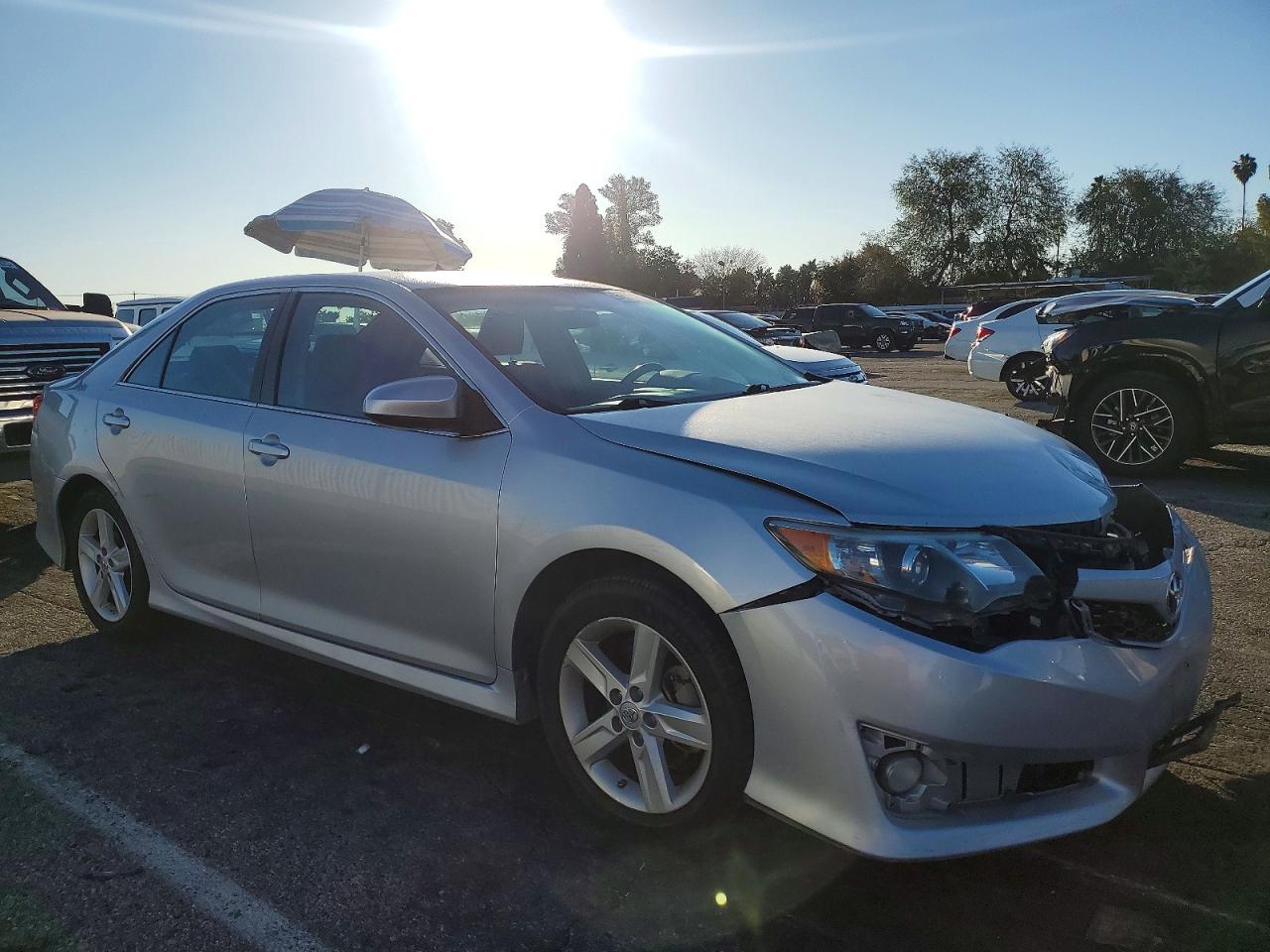2014 TOYOTA CAMRY L photo 4