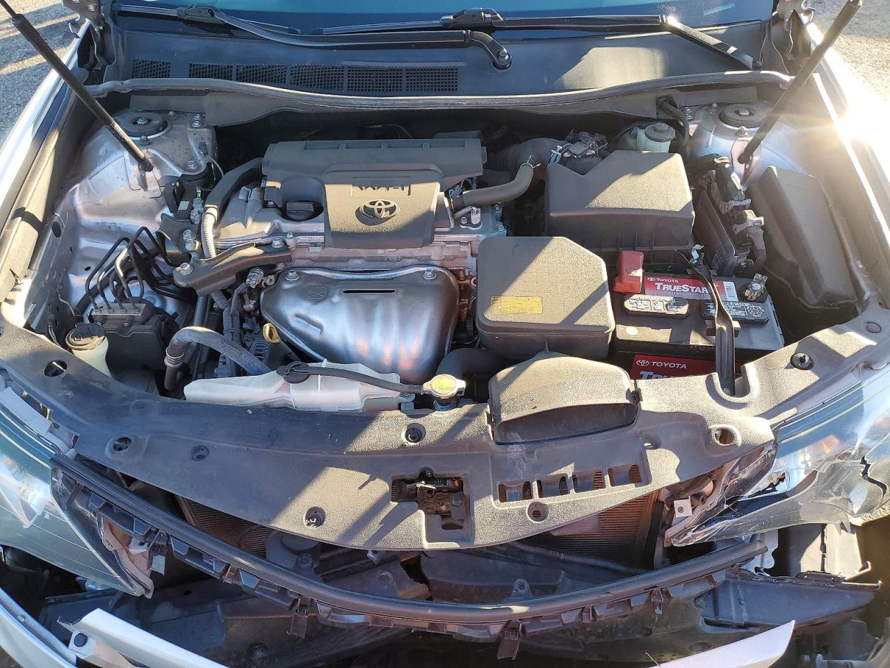 2014 TOYOTA CAMRY L photo 11