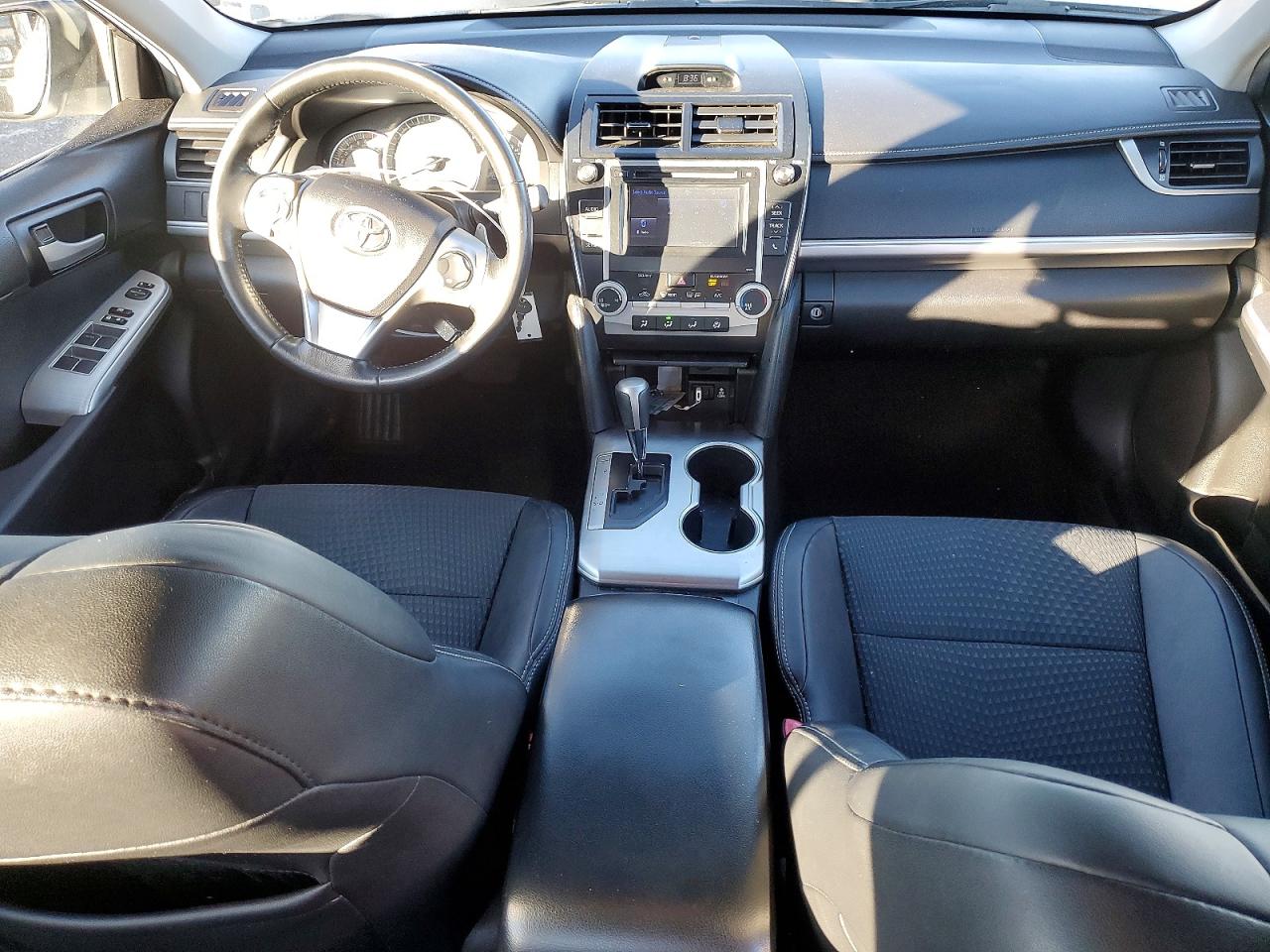 2014 TOYOTA CAMRY L photo 8