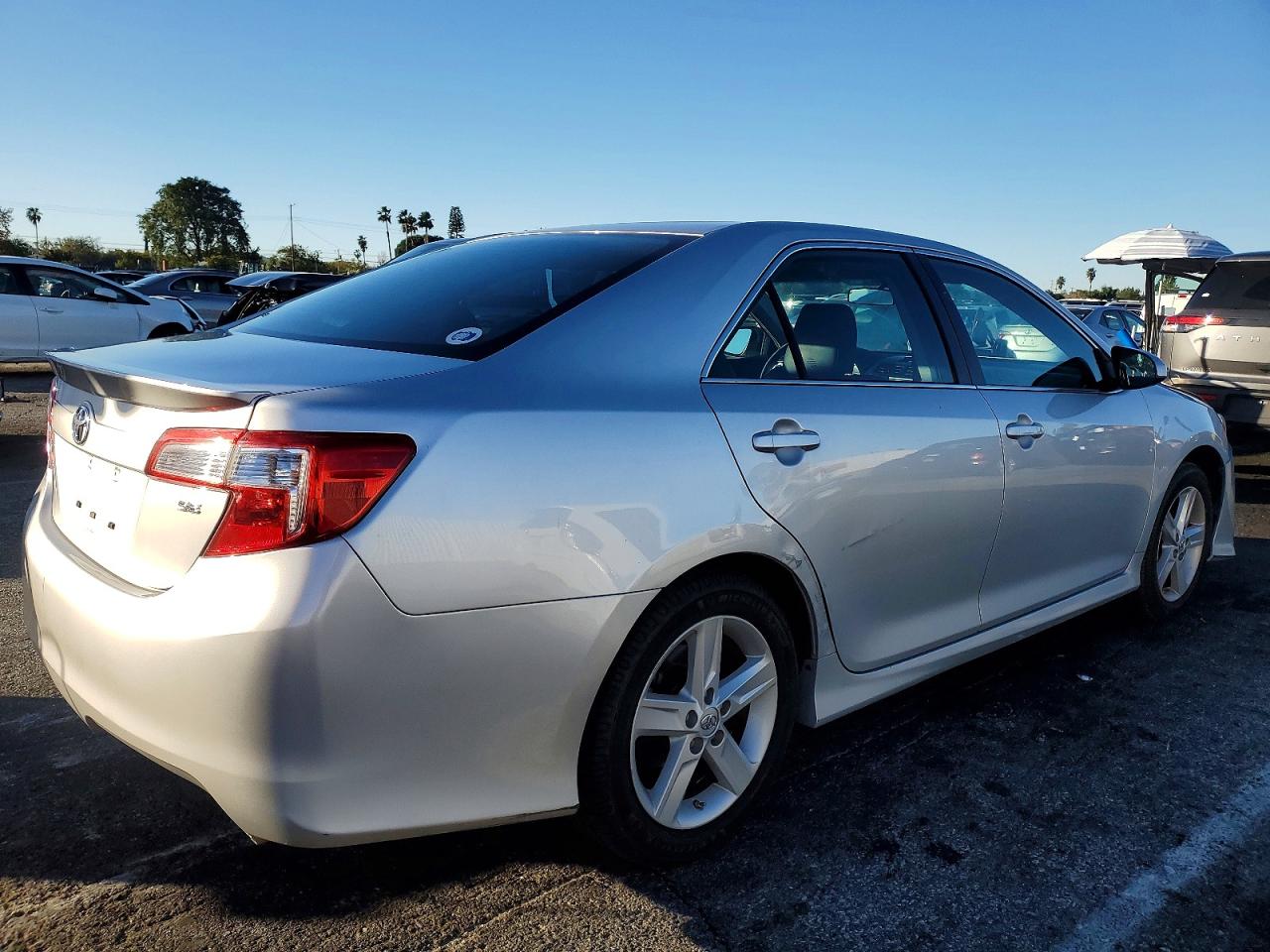 2014 TOYOTA CAMRY L photo 3