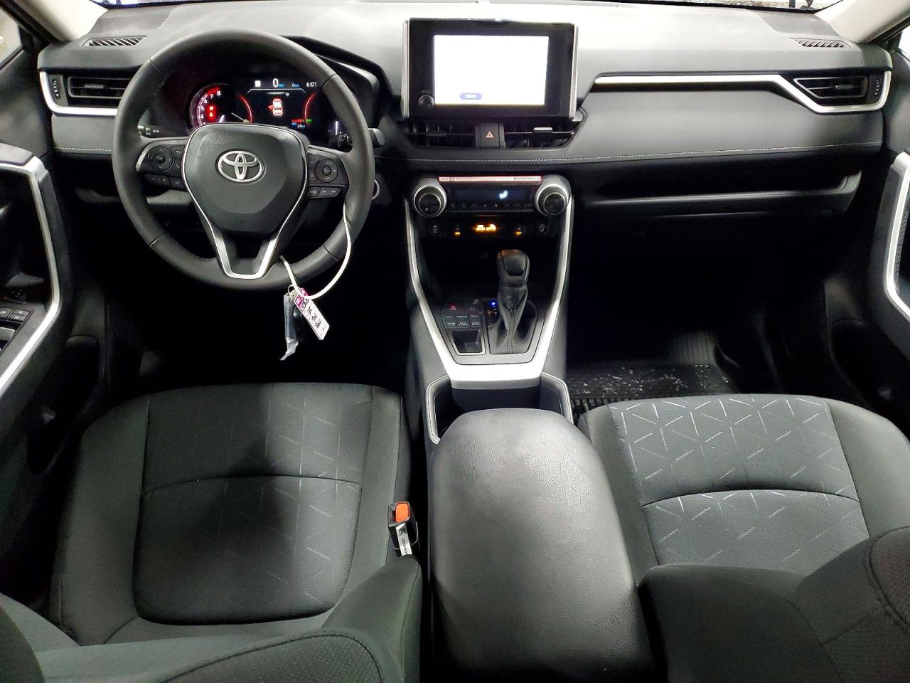 2025 TOYOTA RAV4 XLE photo 22