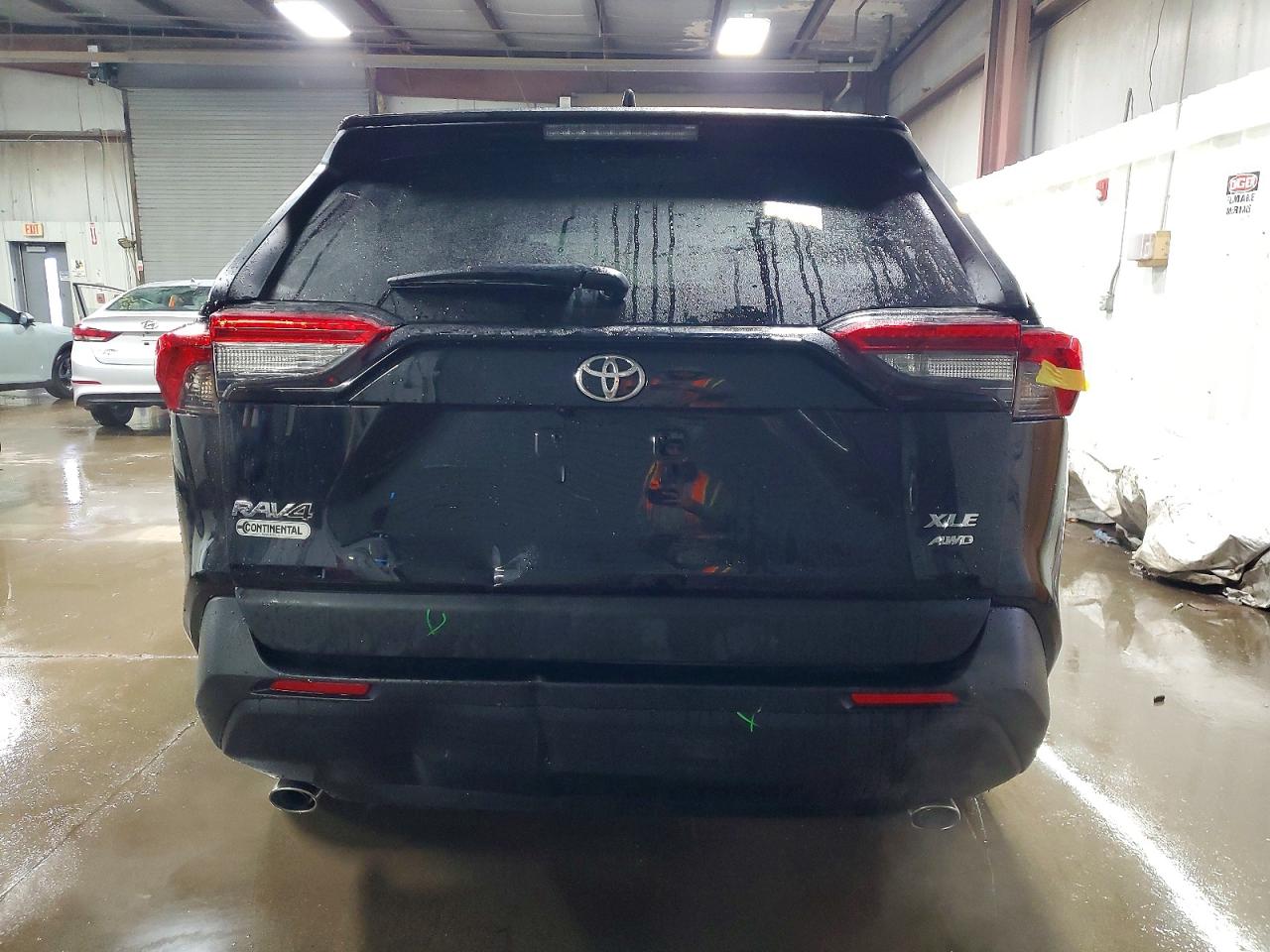 2025 TOYOTA RAV4 XLE photo 16