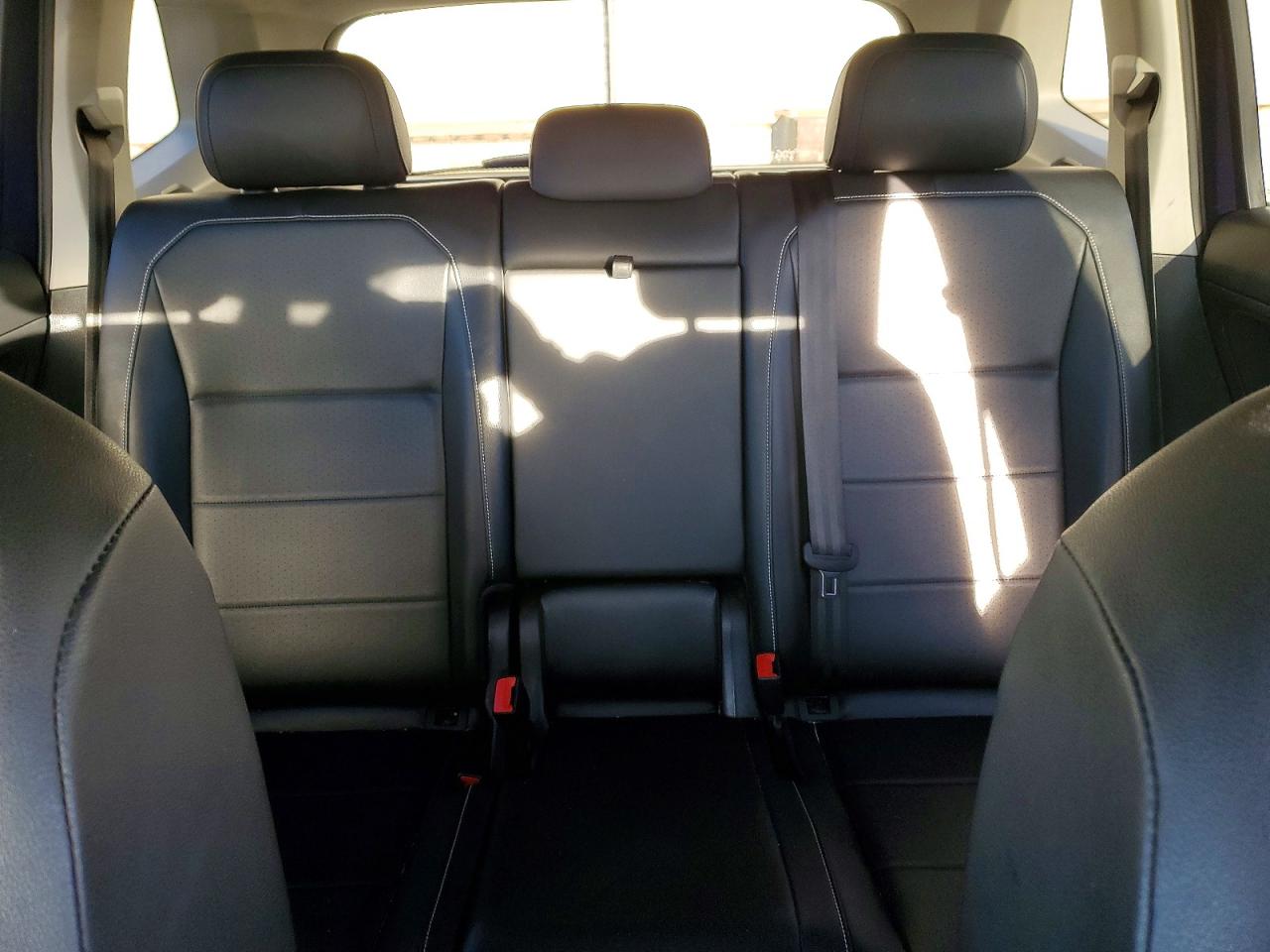 2021 VOLKSWAGEN TIGUAN SE photo 19