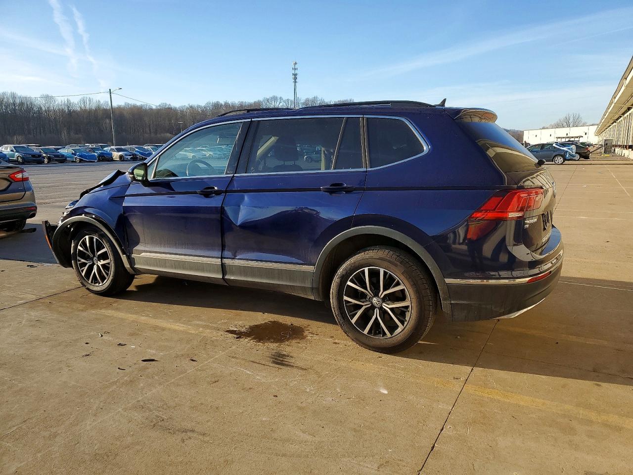 2021 VOLKSWAGEN TIGUAN SE photo 3