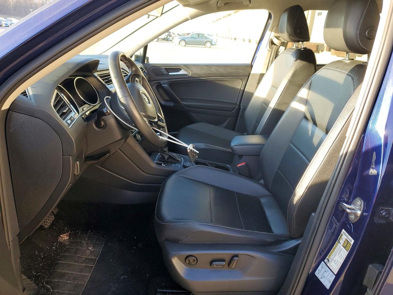2021 VOLKSWAGEN TIGUAN SE photo 13