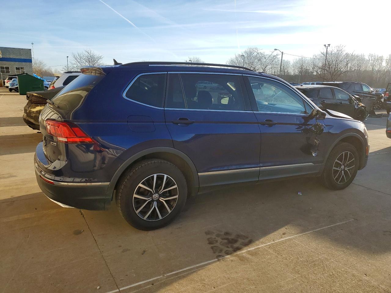 2021 VOLKSWAGEN TIGUAN SE photo 5