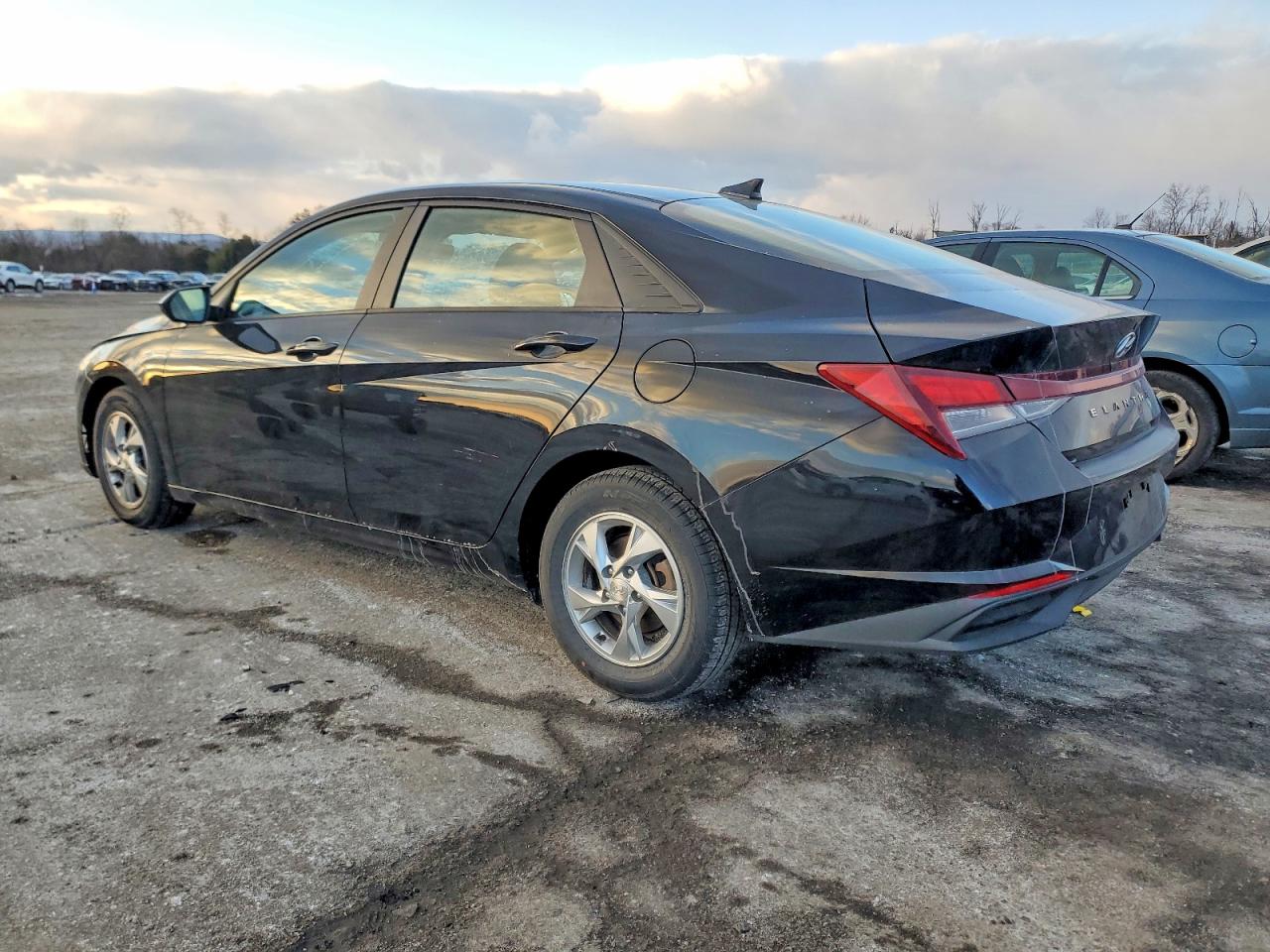 2021 HYUNDAI ELANTRA SE photo 2