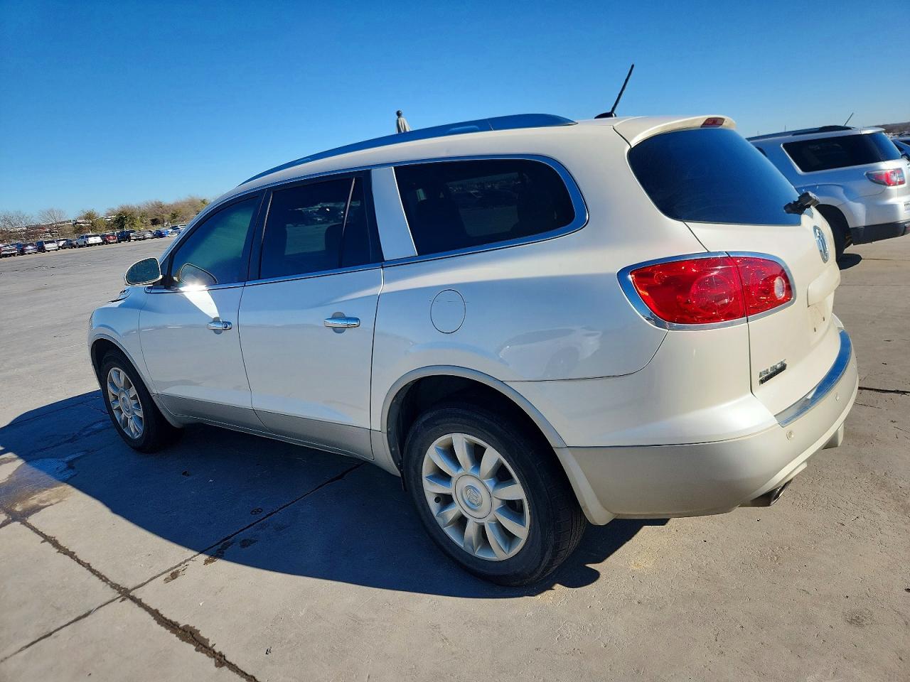 2011 BUICK ENCLAVE CXL photo 2