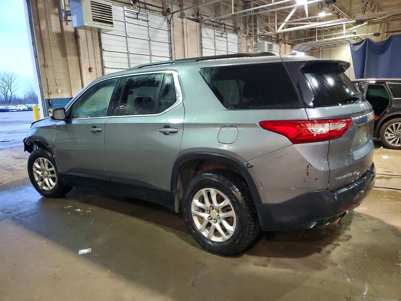 2019 CHEVROLET TRAVERSE LT photo 2