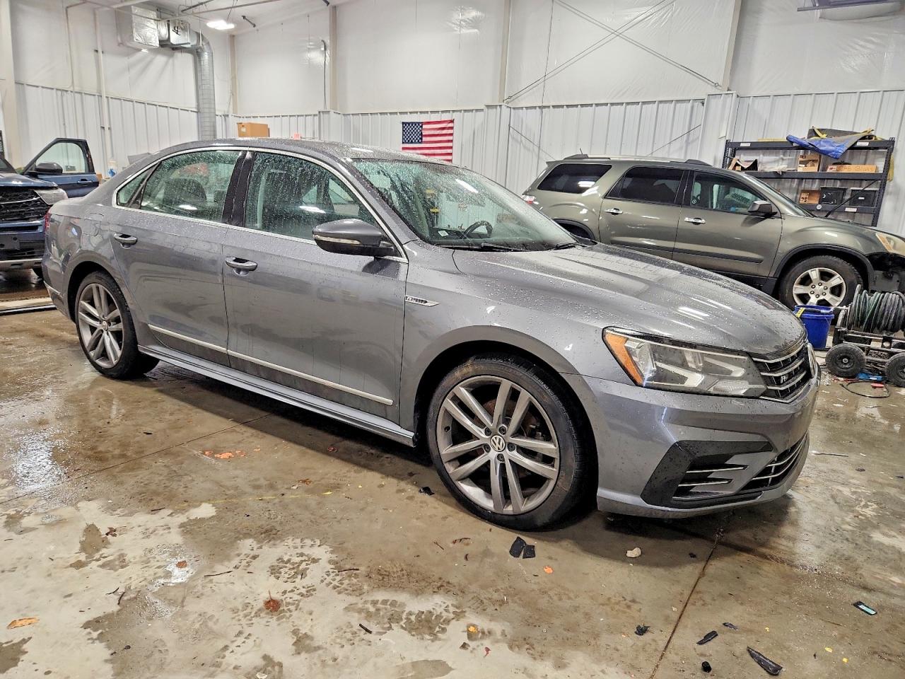 2017 VOLKSWAGEN PASSAT R-LINE photo 4