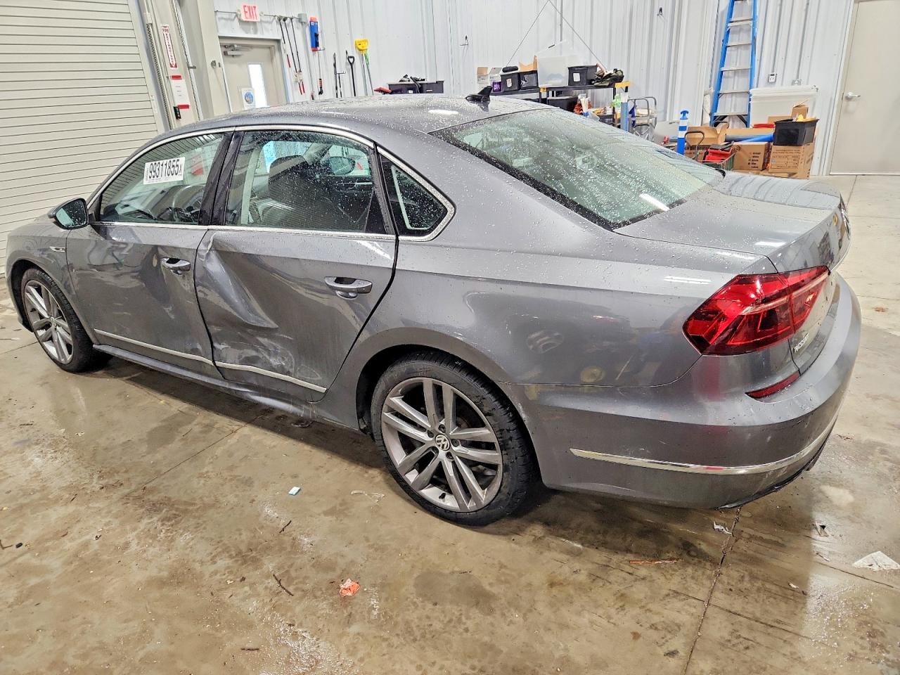2017 VOLKSWAGEN PASSAT R-LINE photo 2