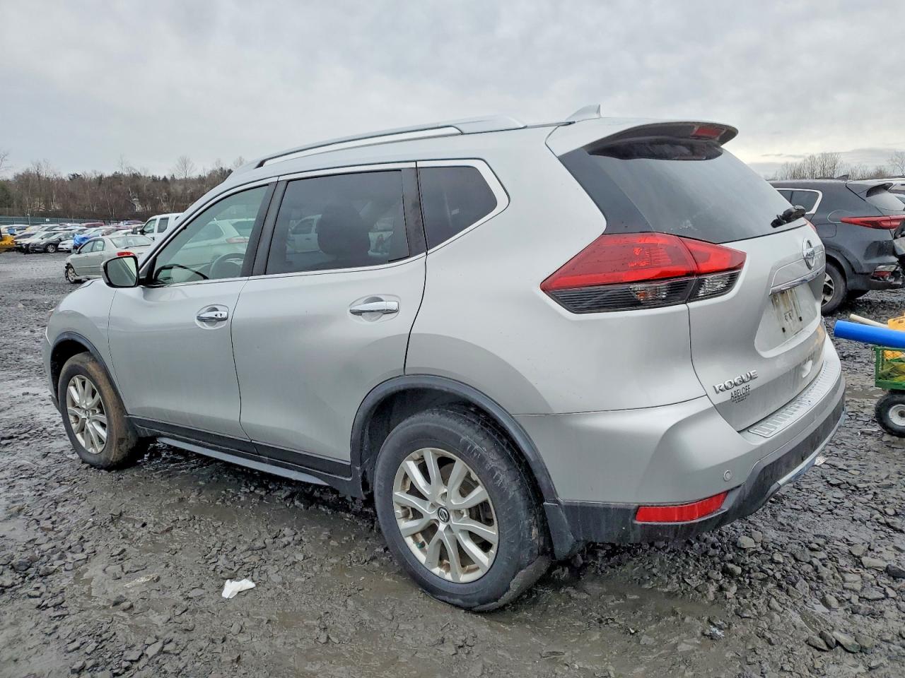 2019 NISSAN ROGUE SV photo 2