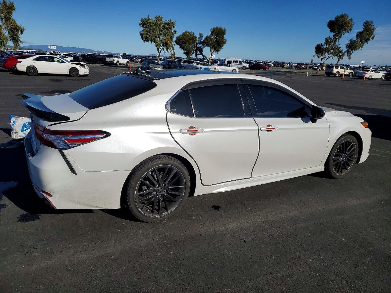 2020 TOYOTA CAMRY XSE photo 7