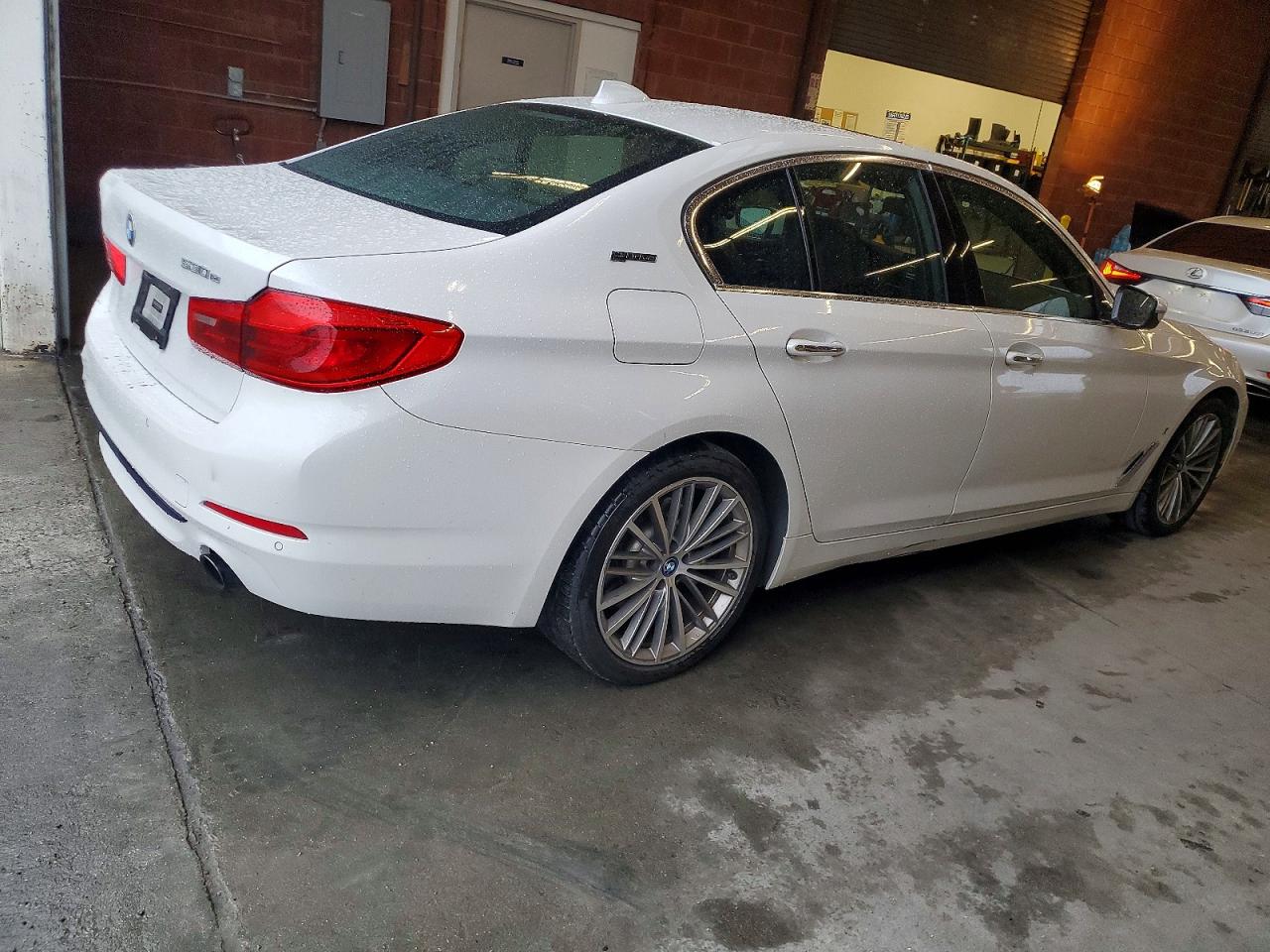 2018 BMW 530E photo 3