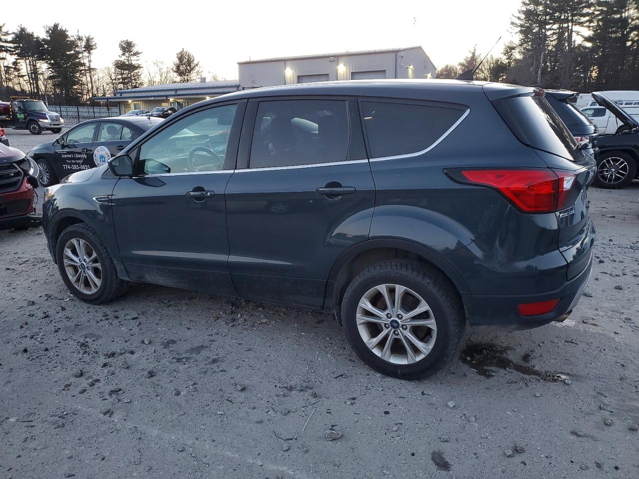 2019 FORD ESCAPE SE photo 2