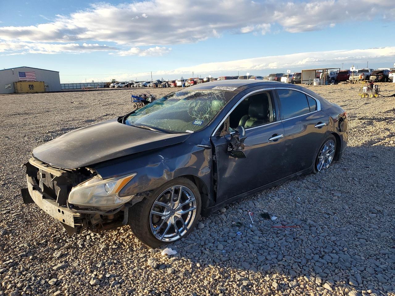 2010 NISSAN MAXIMA