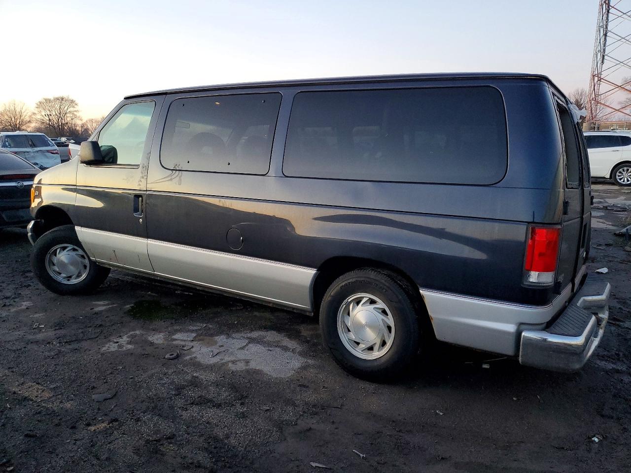 1999 FORD ECONOLINE E150 WAGON photo 2