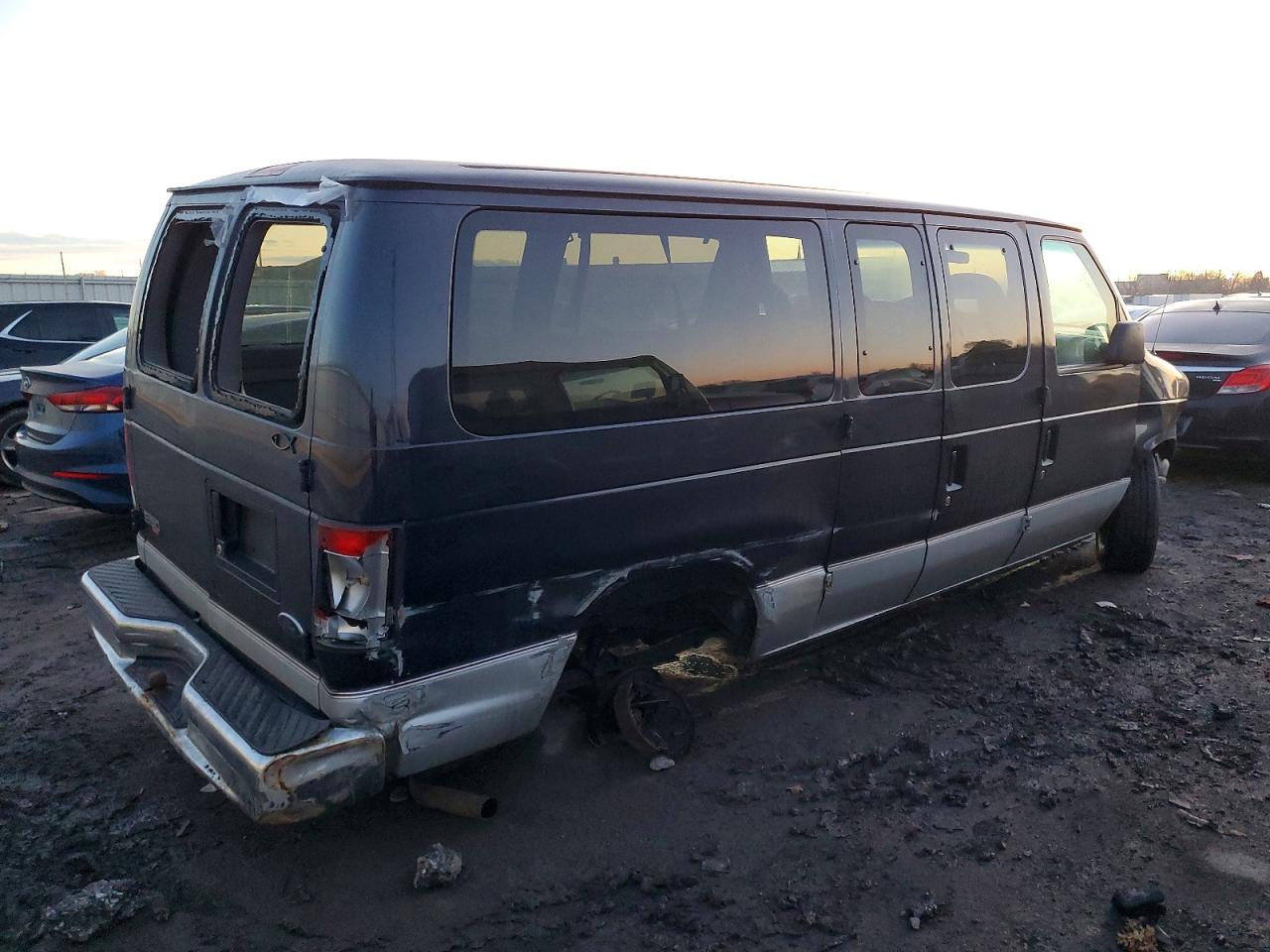 1999 FORD ECONOLINE E150 WAGON photo 3