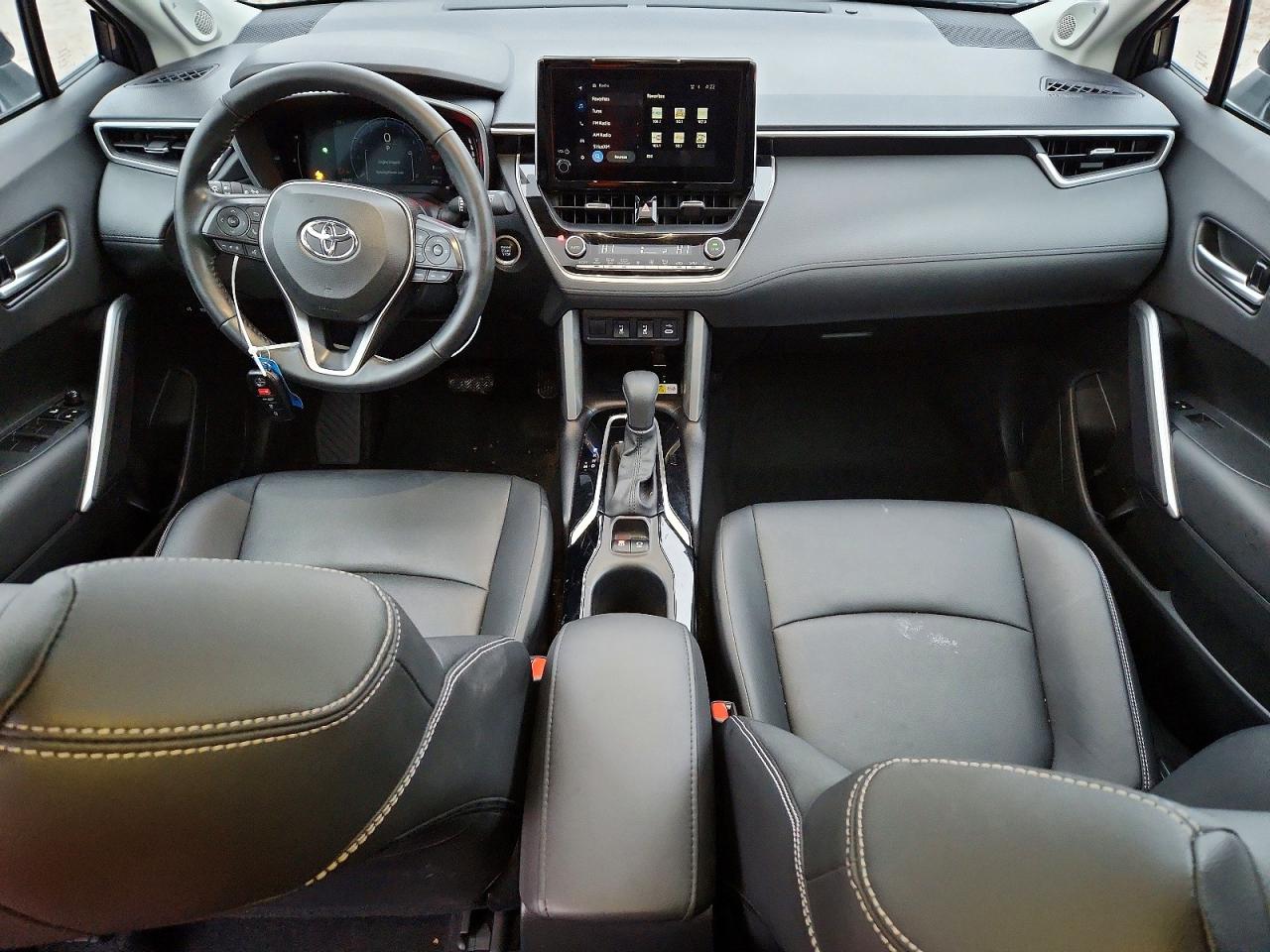 2023 TOYOTA COROLLA CROSS XLE photo 8