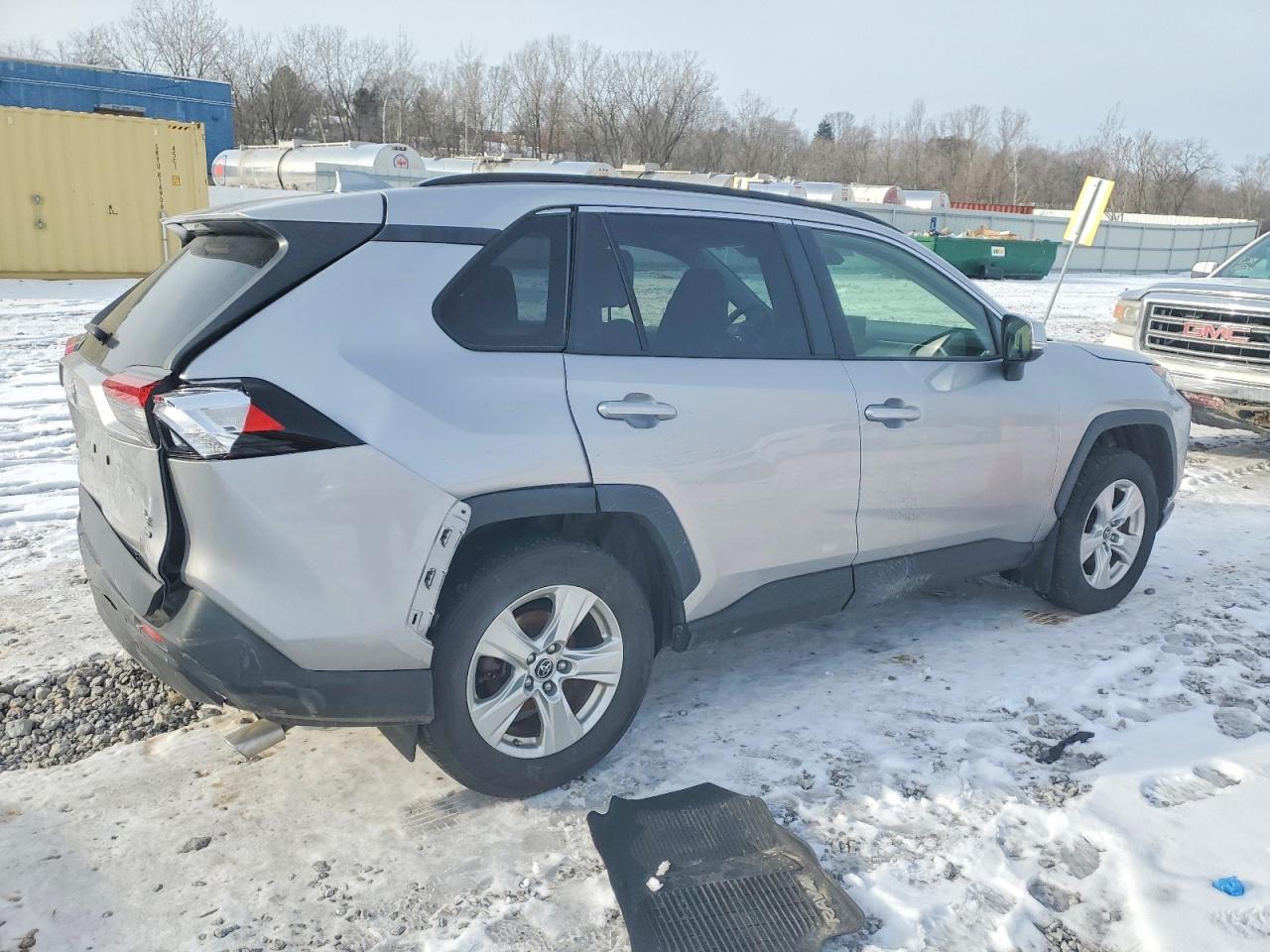 2019 TOYOTA RAV4 XLE photo 5