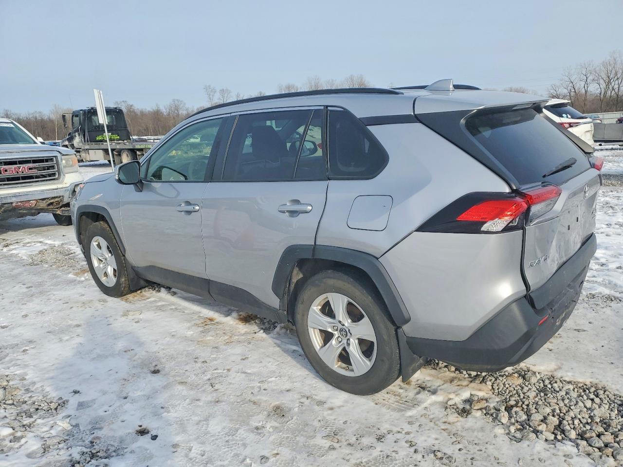 2019 TOYOTA RAV4 XLE photo 3