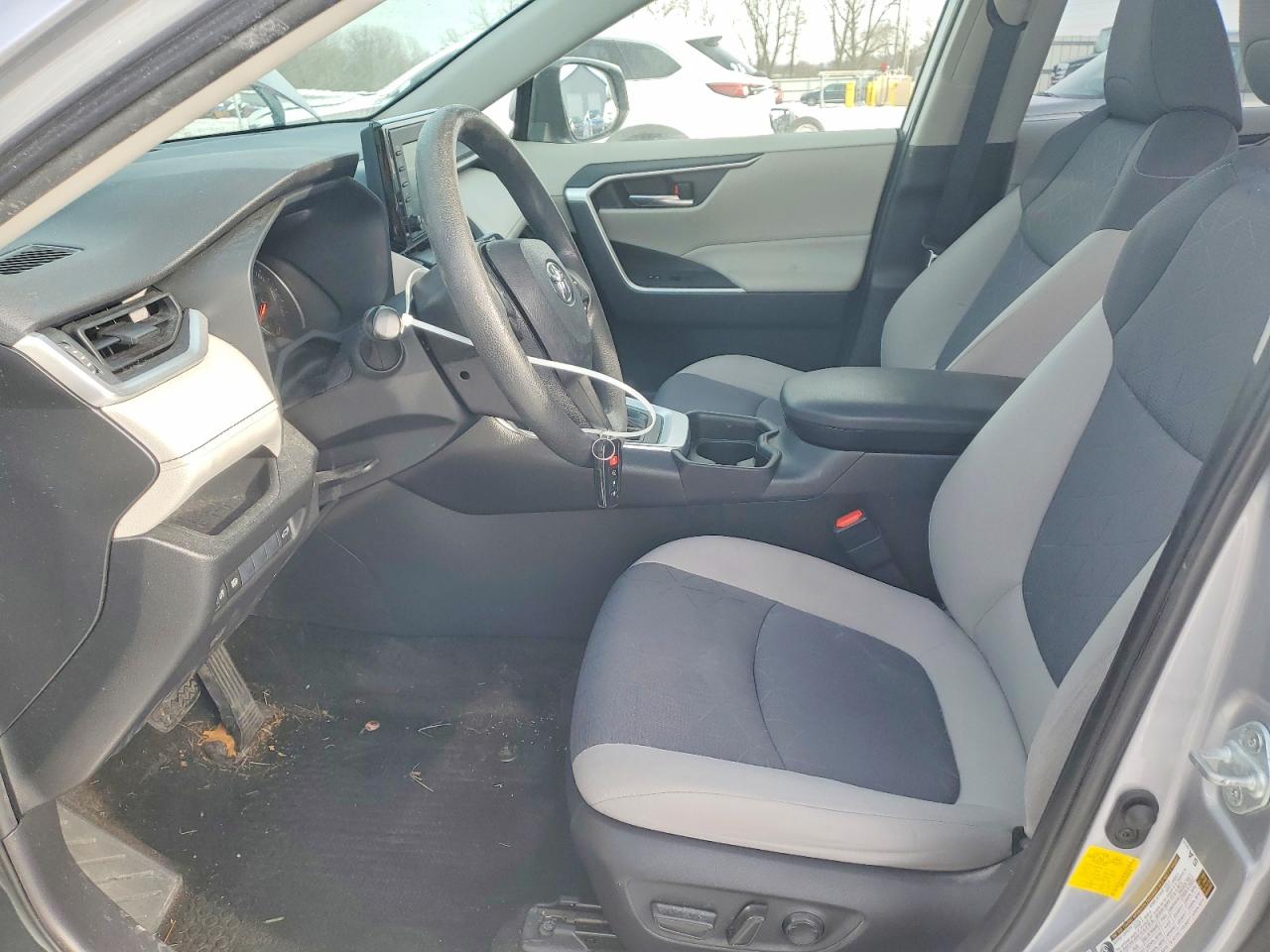 2019 TOYOTA RAV4 XLE photo 13