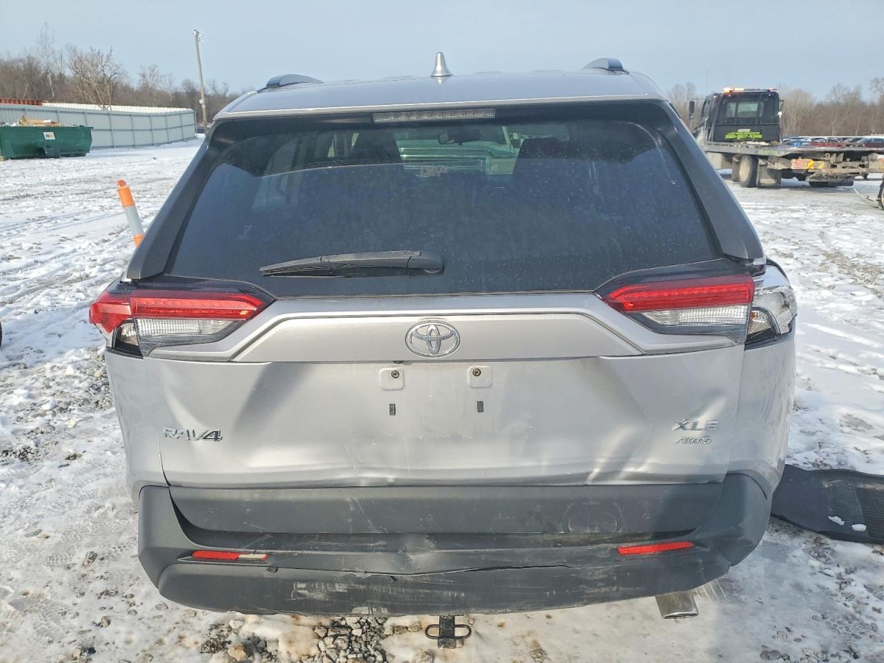 2019 TOYOTA RAV4 XLE photo 11