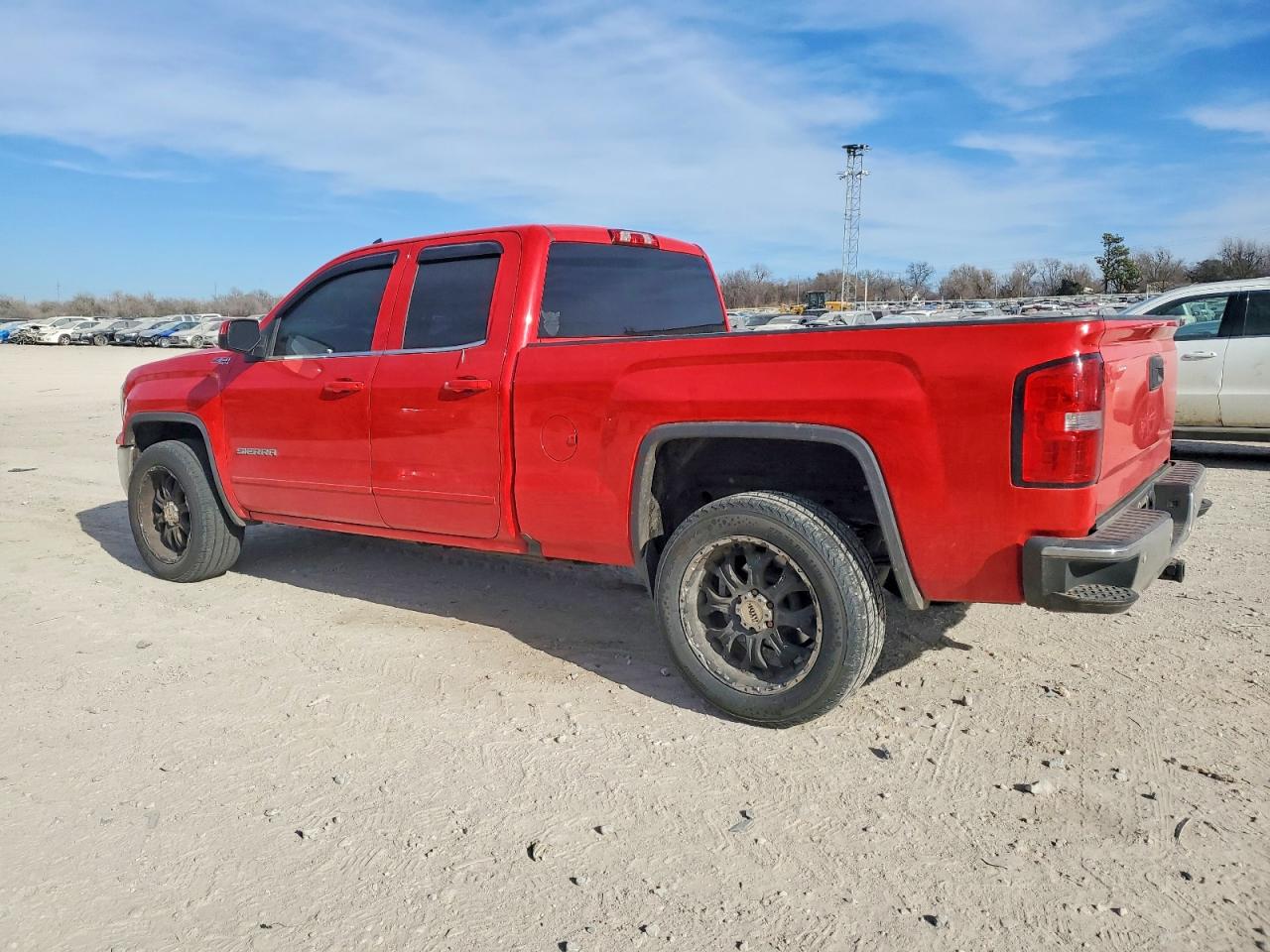 2017 GMC SIERRA K1500 SLE photo 2