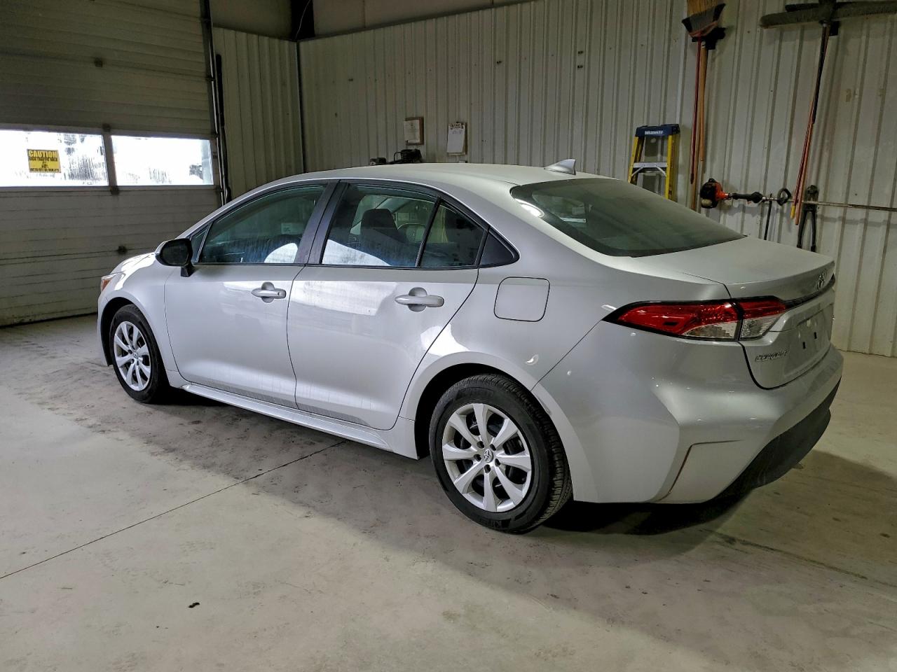 2025 TOYOTA COROLLA LE photo 2