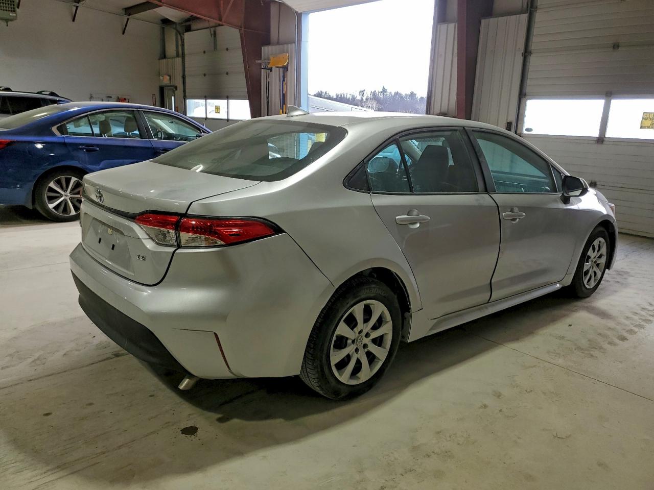 2025 TOYOTA COROLLA LE photo 3