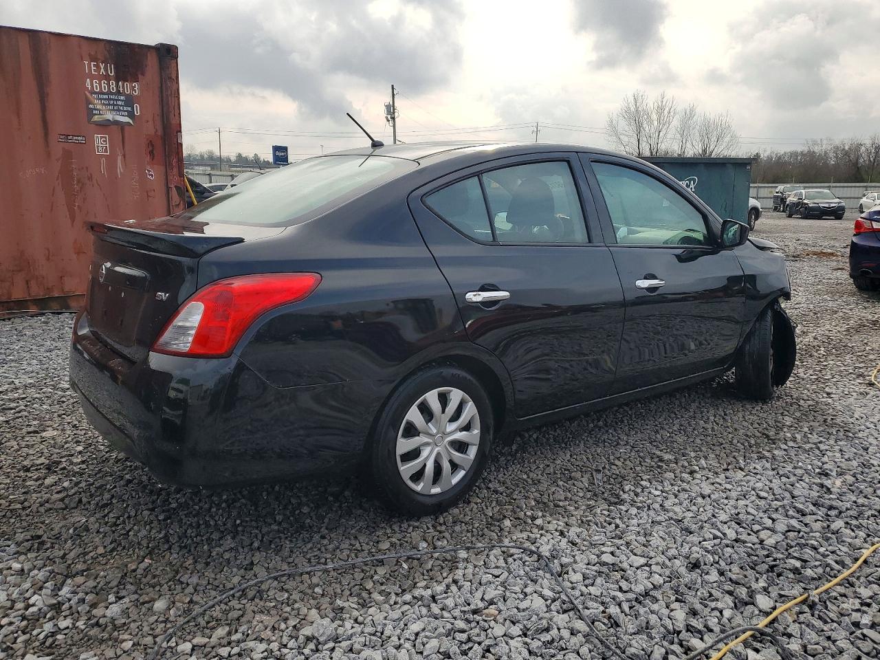 2019 NISSAN VERSA S photo 3