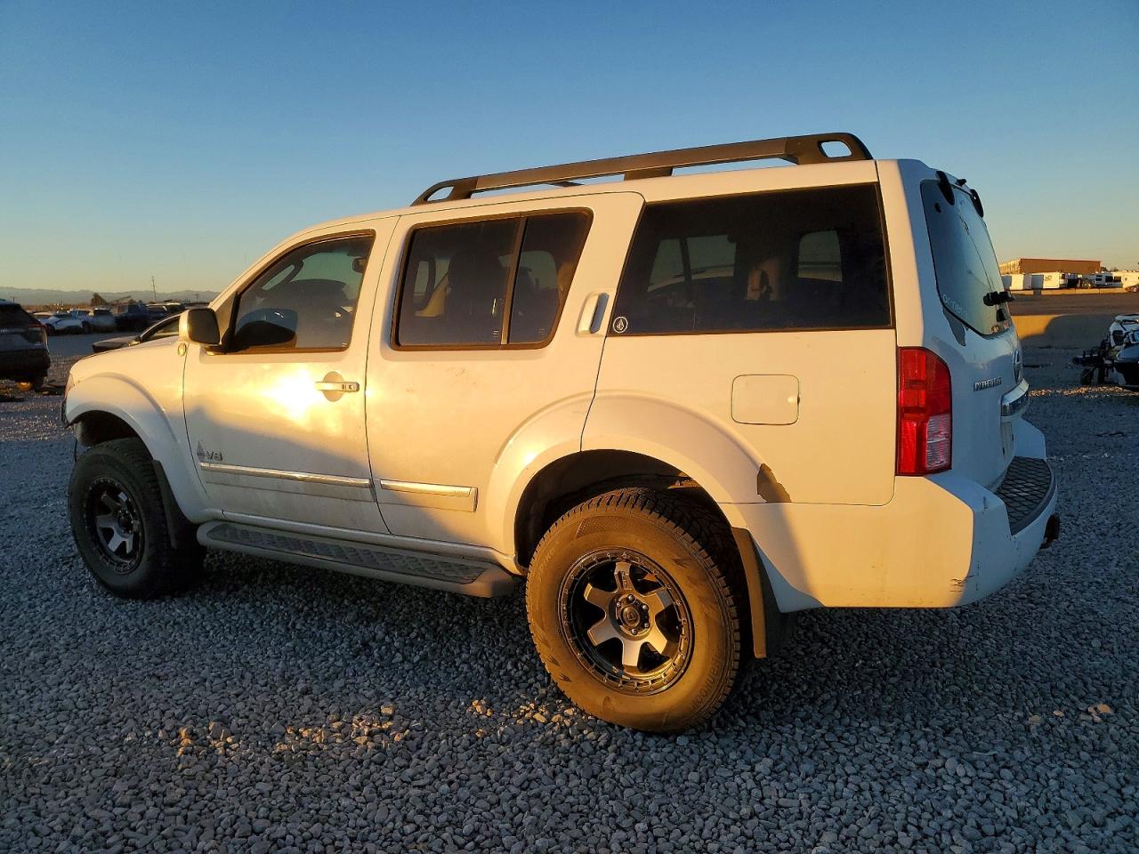 2008 NISSAN PATHFINDER LE photo 2