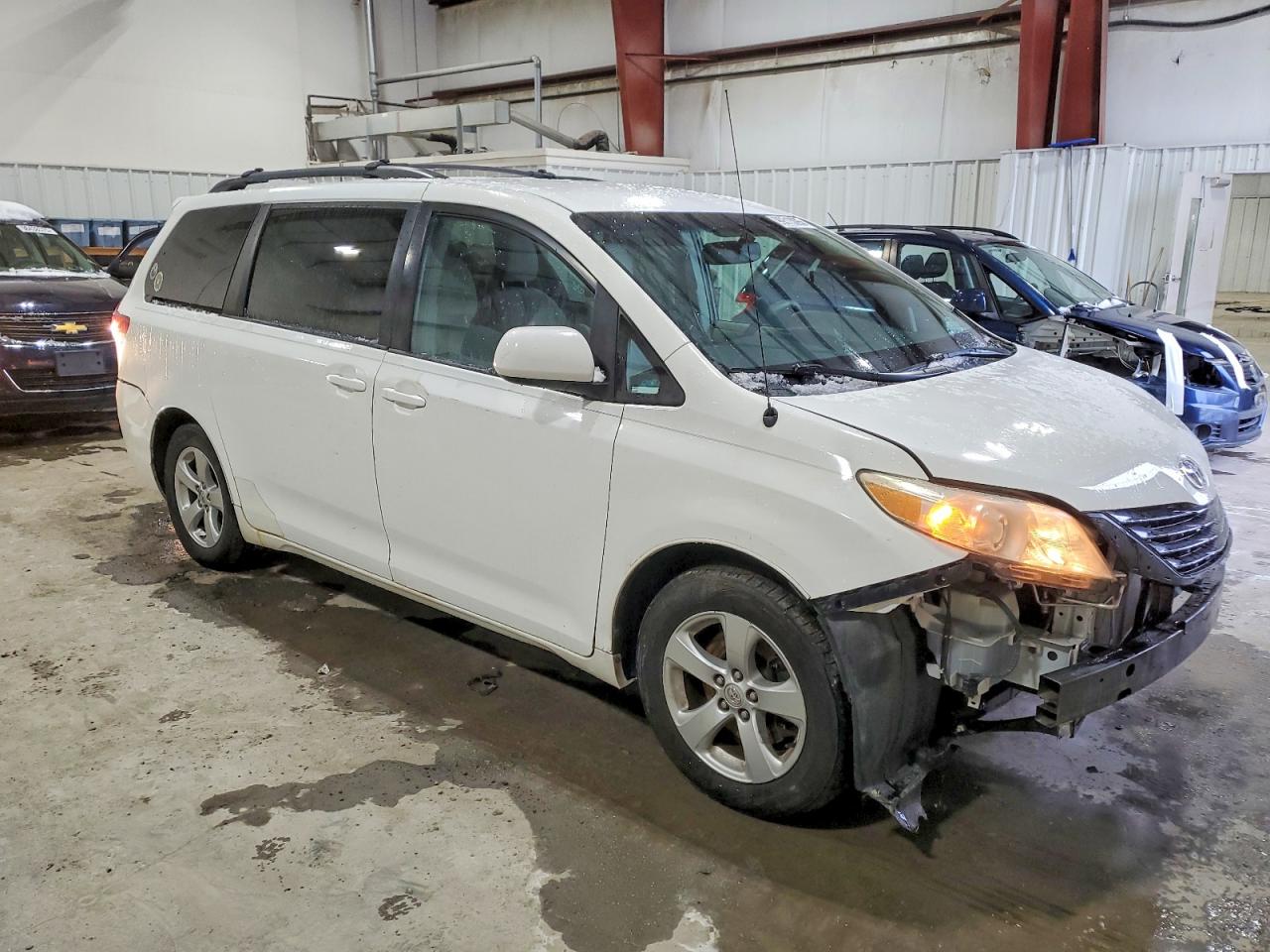 2013 TOYOTA SIENNA LE 8-PASSENGER photo 10