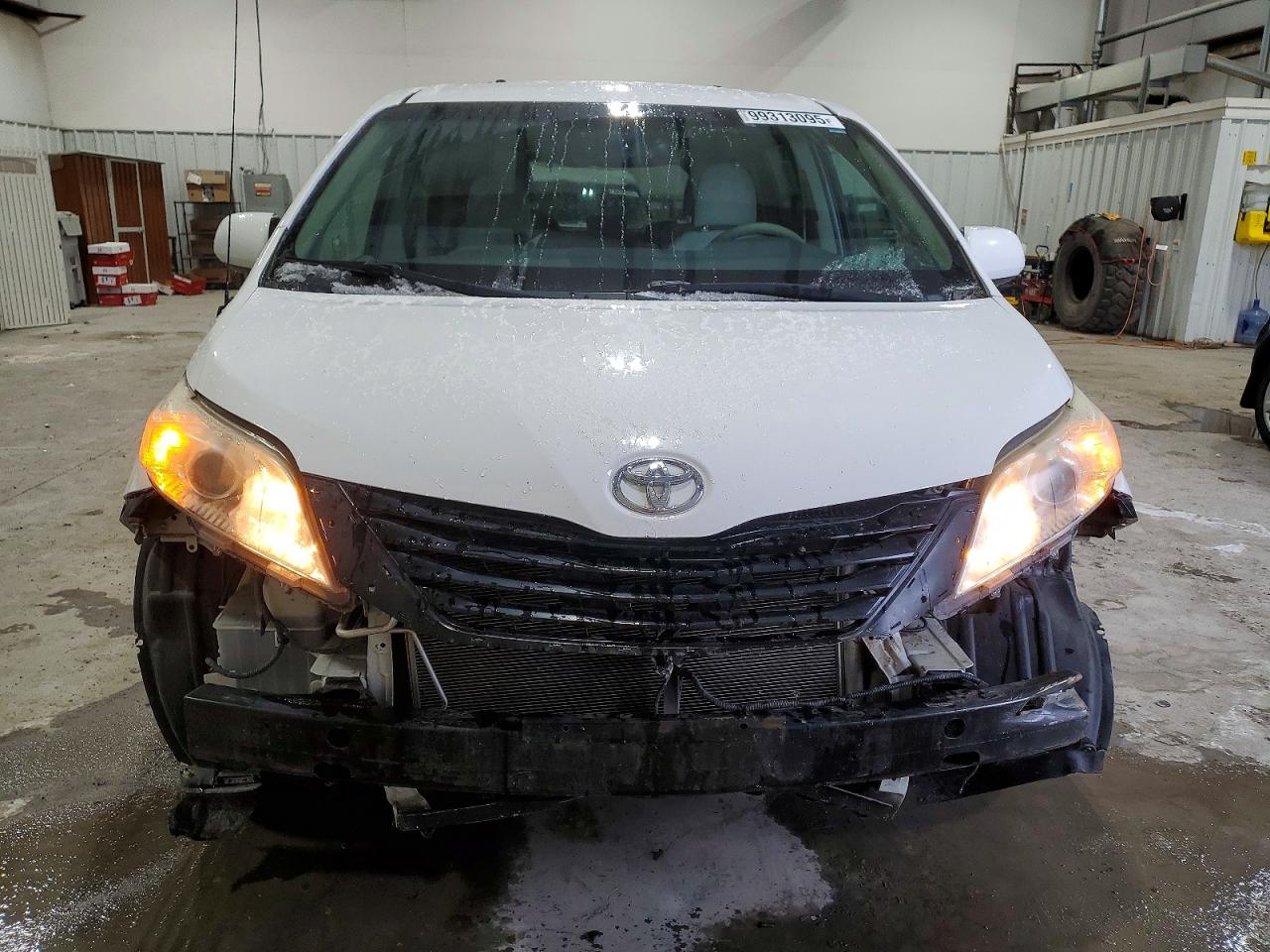 2013 TOYOTA SIENNA LE 8-PASSENGER photo 13