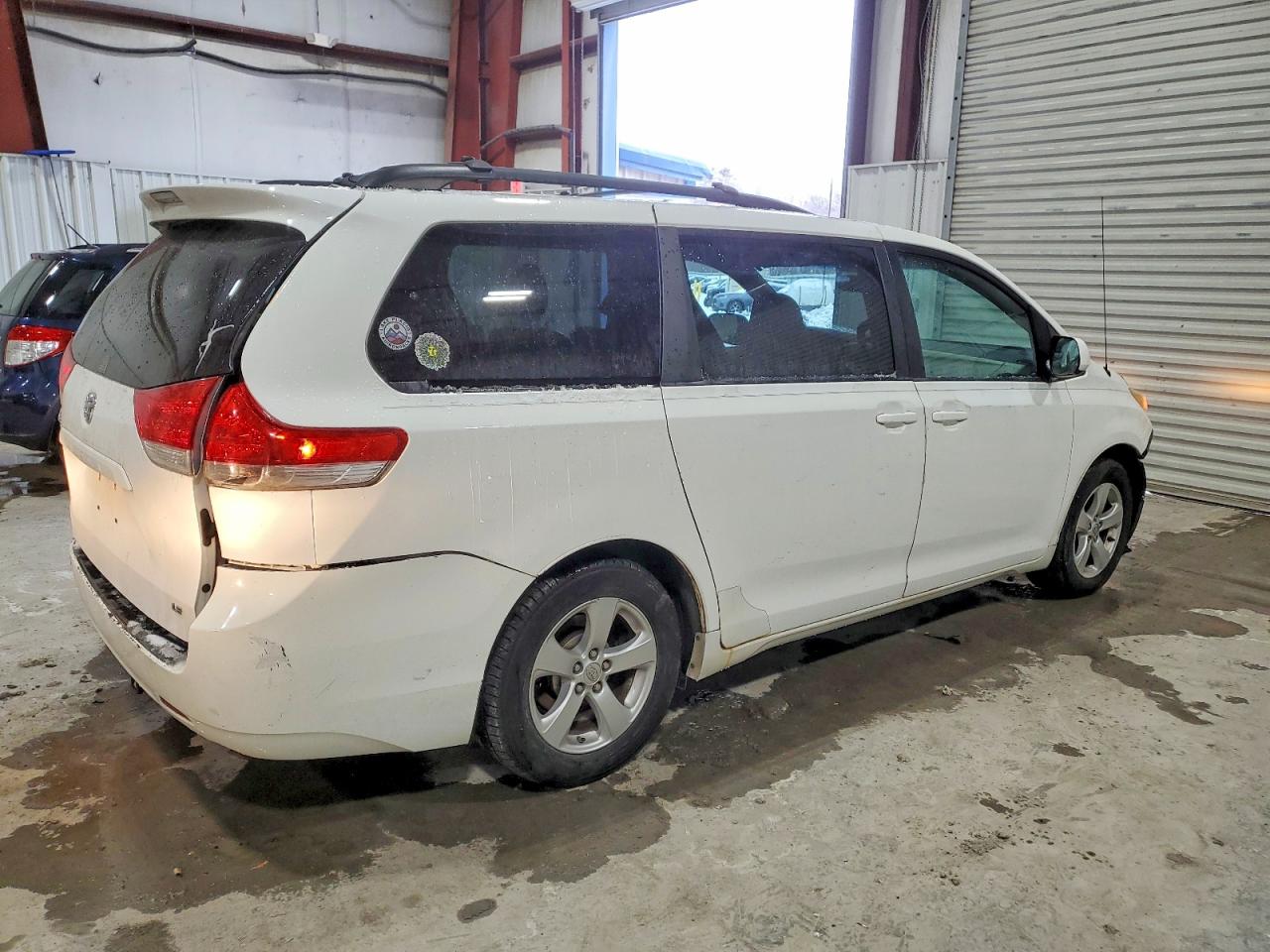 2013 TOYOTA SIENNA LE 8-PASSENGER photo 7